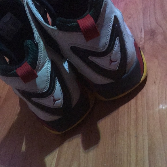 Jordan 6 - Picture 2 of 4